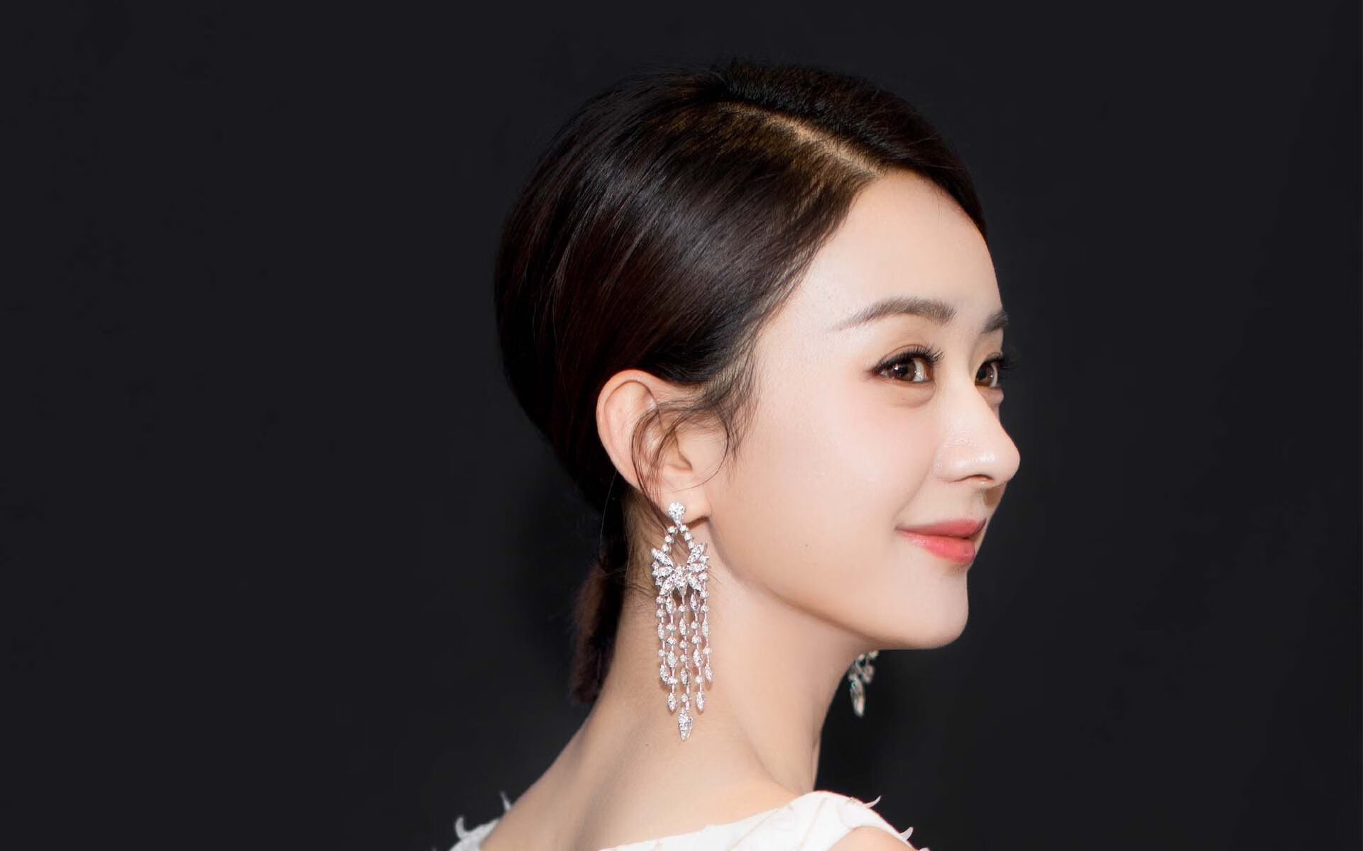 乐鱼体育app下载地址-观众安全疏散系统接入赛事指挥平台统一调度，观众厅内疏散走道的净宽度应按每百人